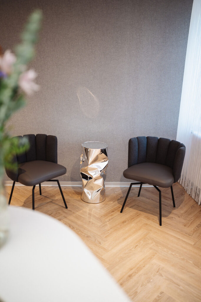 Sitzbereich für Patienten in der orthopädischen Privatpraxis in Münster